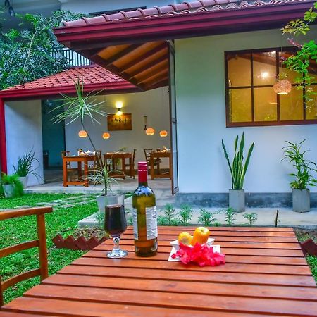 Onera Villa Hikkaduwa Exterior photo