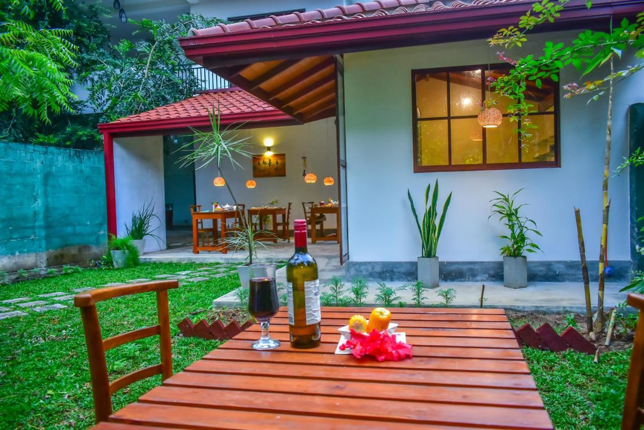 Onera Villa Hikkaduwa Exterior photo